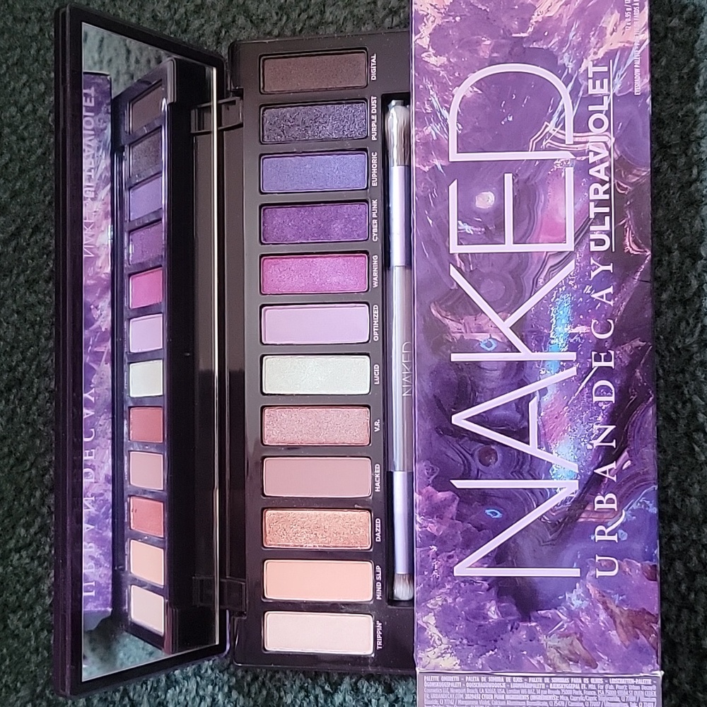 URBAN DECAY EYE SHADOW